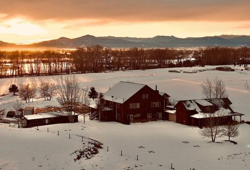 هتل Gallatin River Lodge