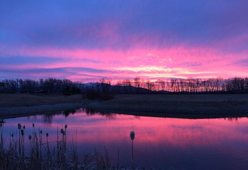 هتل Gallatin River Lodge