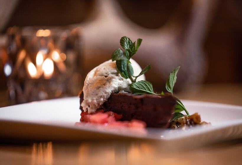 هتل Gallatin River Lodge