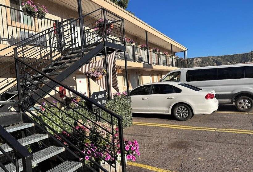 Отель Gateway Lodge