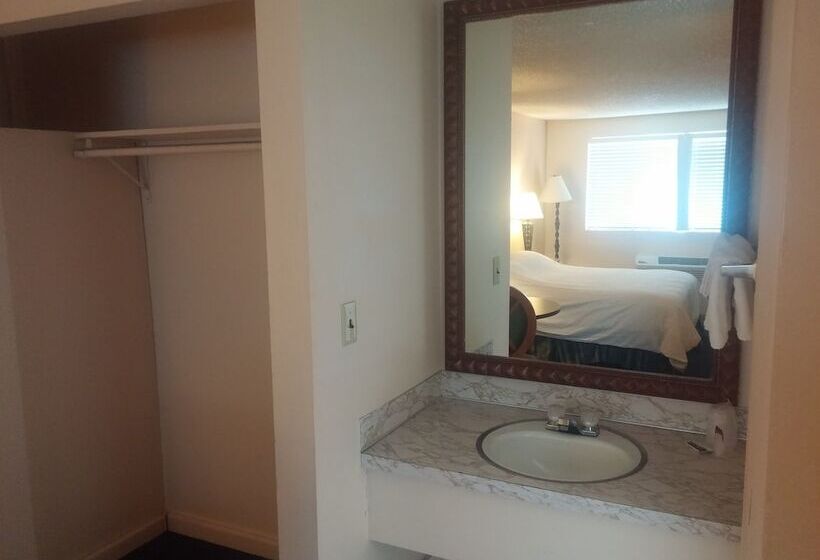 فندق Oceans Inn & Suites