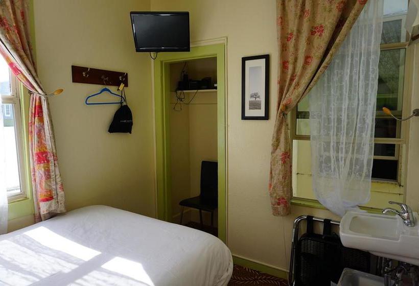 فندق Green Tortoise Hostel