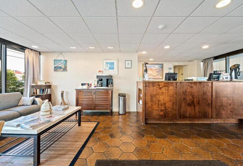 Отель Harris House By The Beach