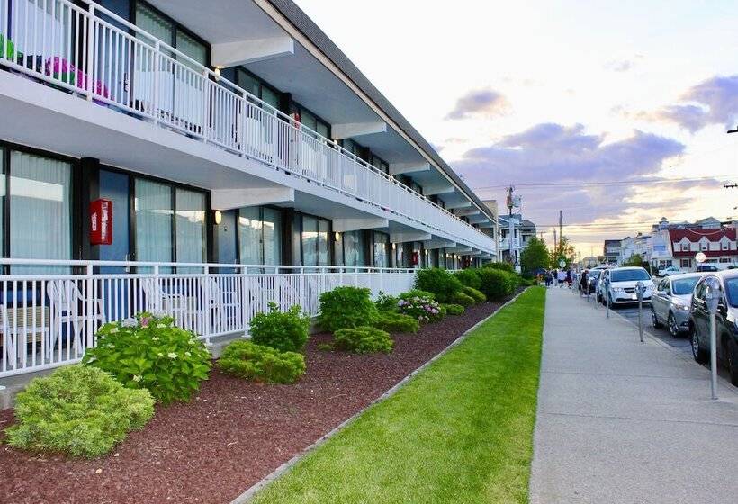 Отель Harris House By The Beach