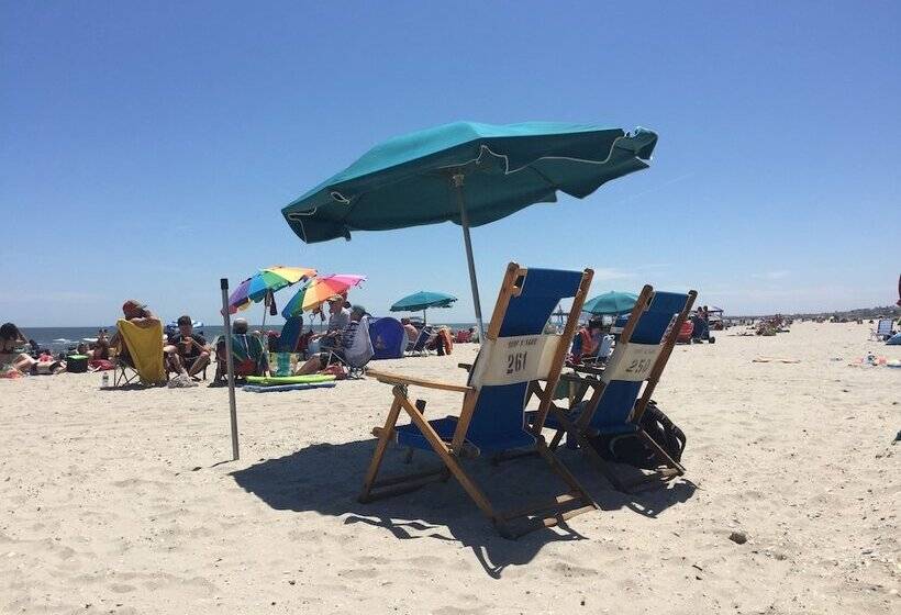 Отель Harris House By The Beach