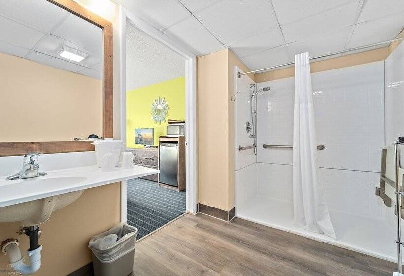 Отель Harris House By The Beach