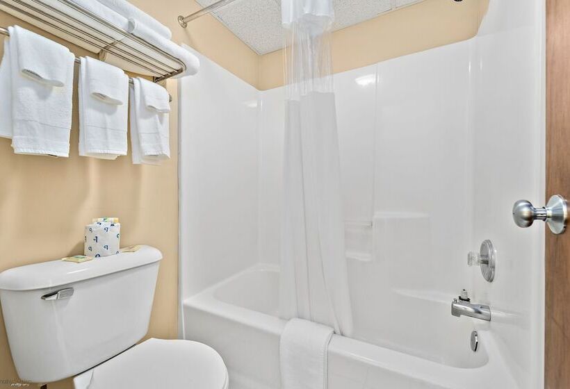 Отель Harris House By The Beach