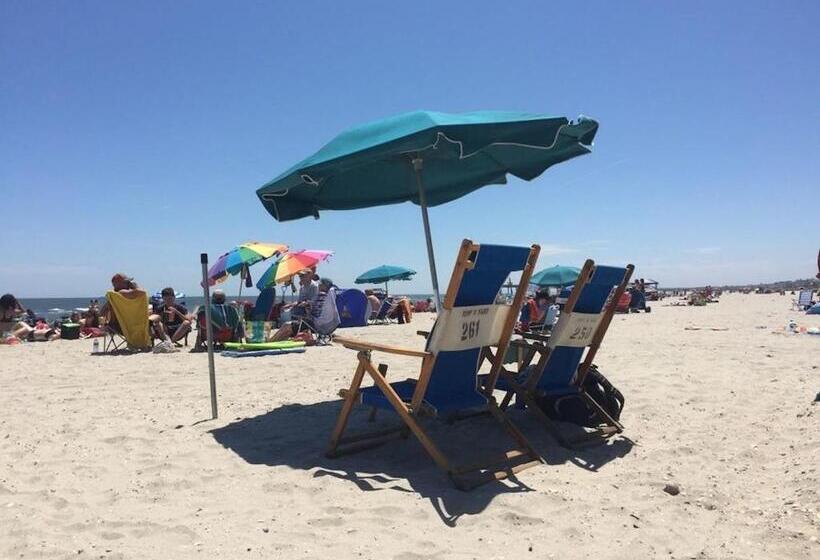 Отель Harris House By The Beach