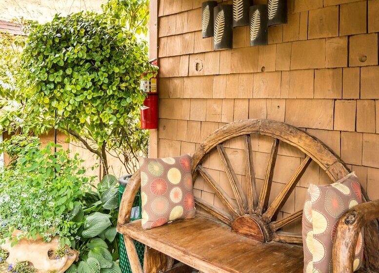 فندق Hemlock Inn