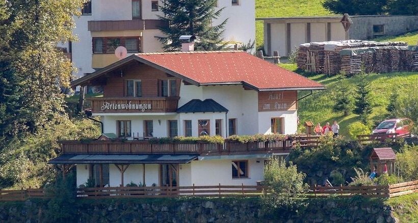호텔 Häus`l Am Ruan