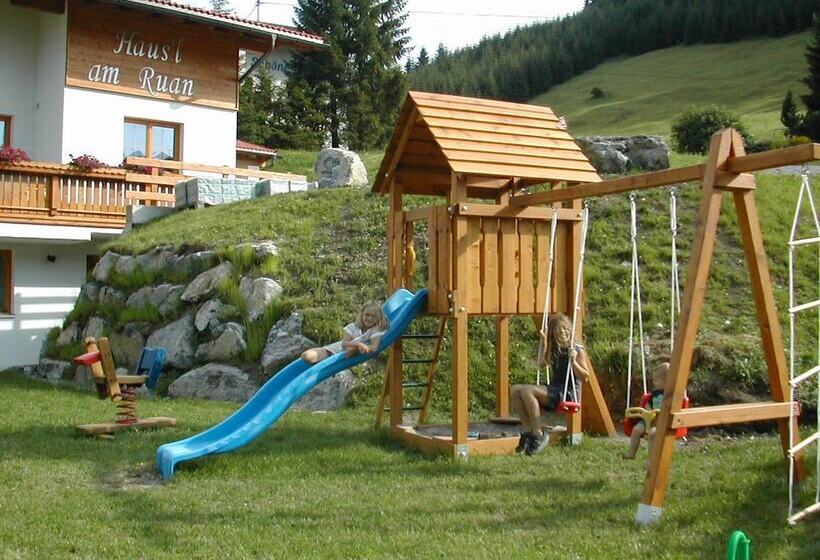 호텔 Häus`l Am Ruan