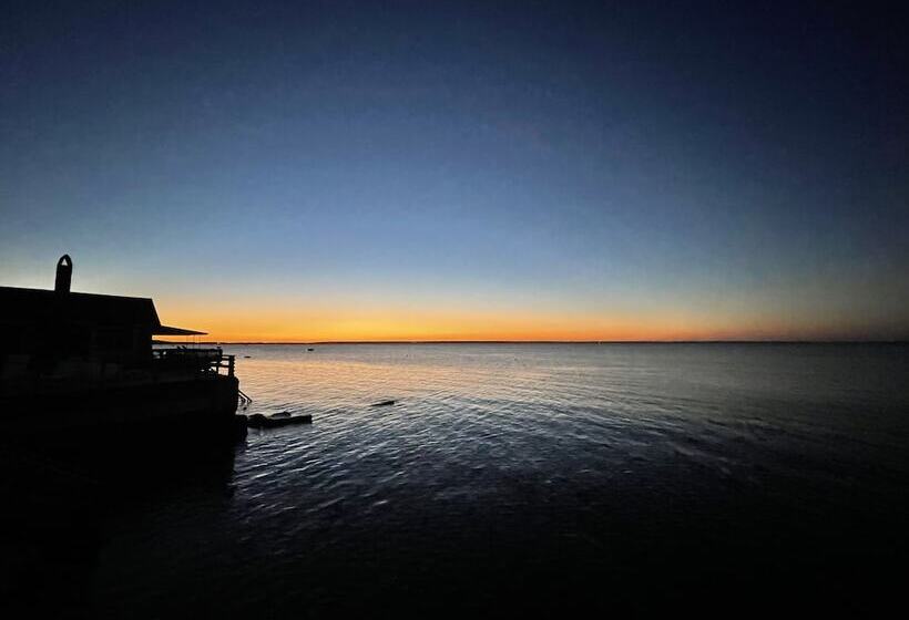 Отель Inn At Cook Street