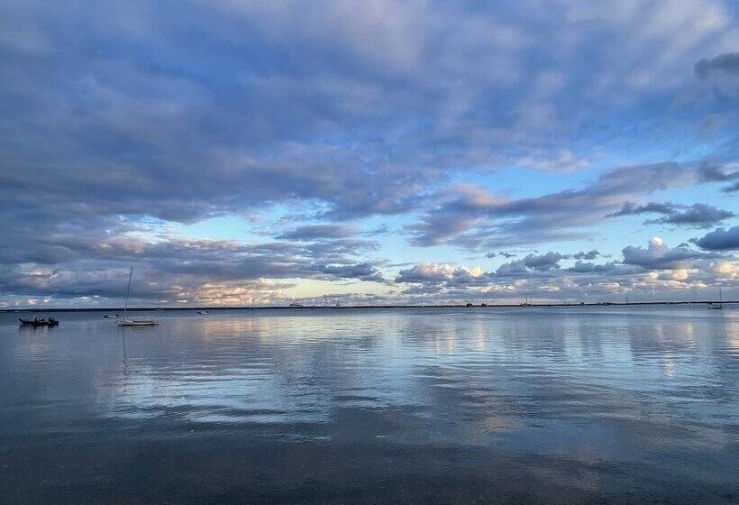 Отель Inn At Cook Street