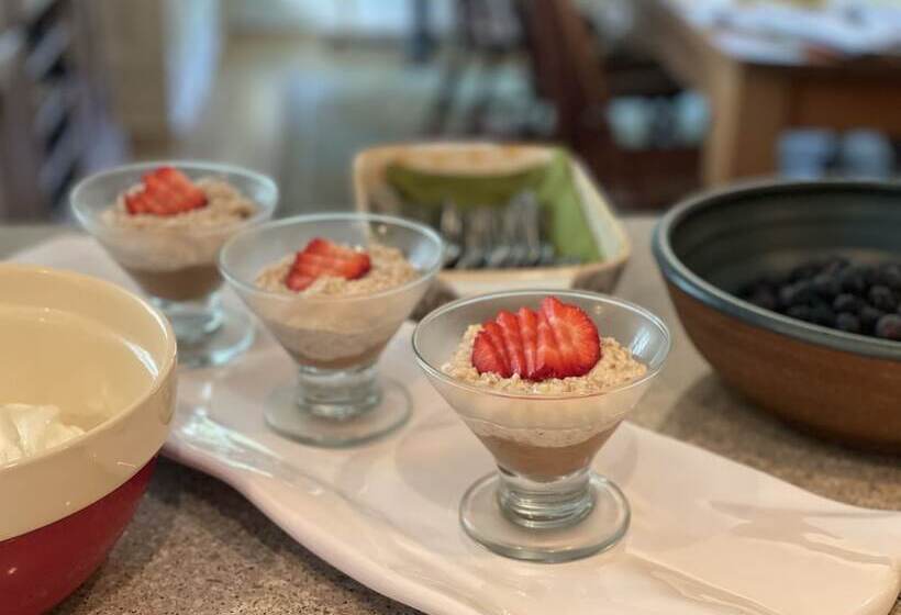 Отель Inn At Cook Street