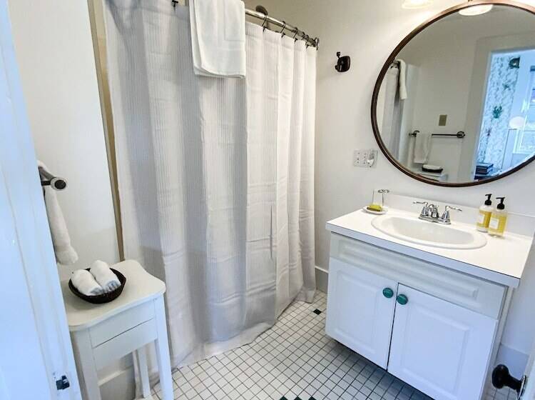 Отель Inn At Cook Street