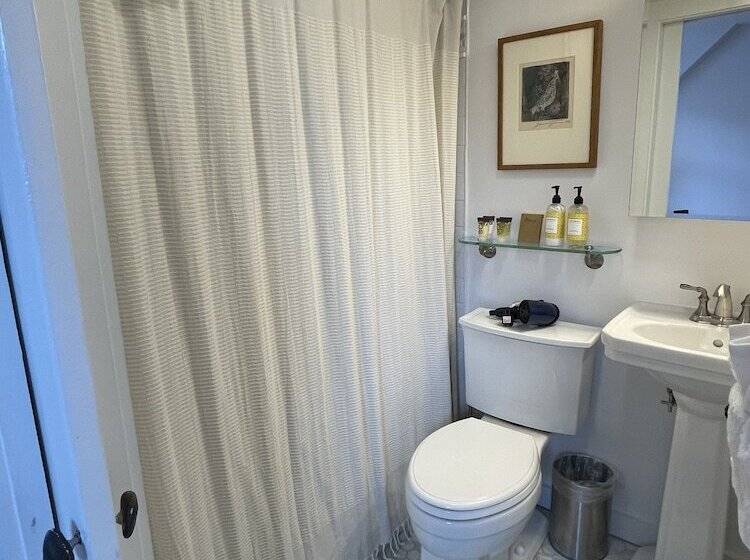 Отель Inn At Cook Street