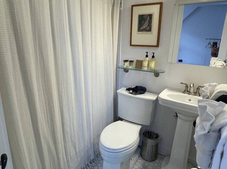 Отель Inn At Cook Street