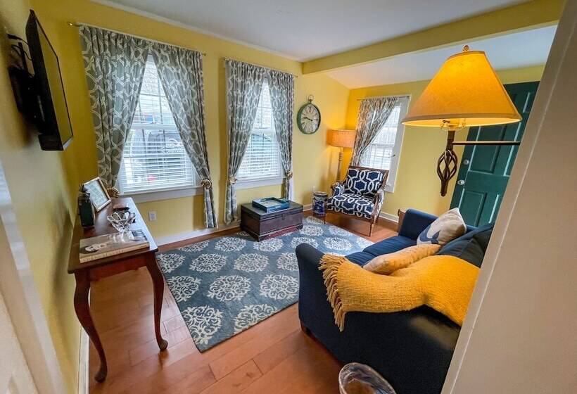 Отель Inn At Cook Street