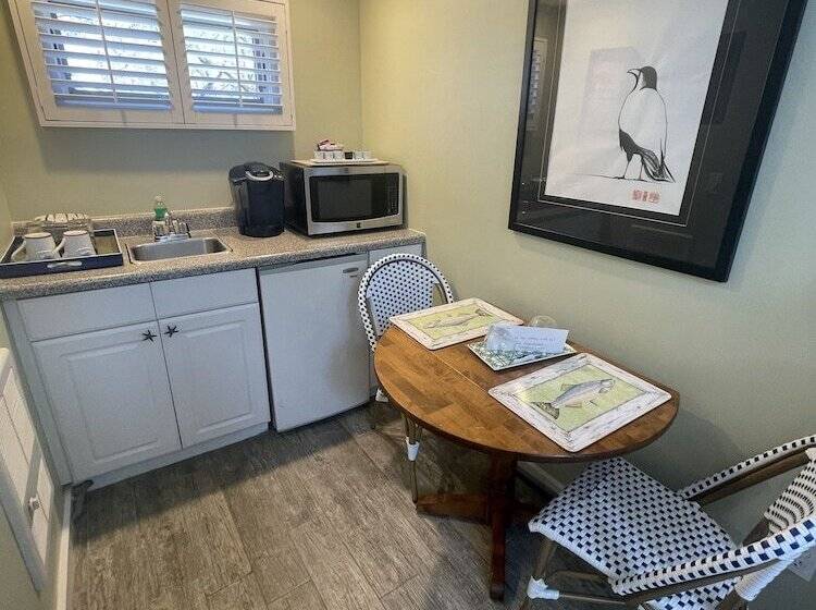 Отель Inn At Cook Street