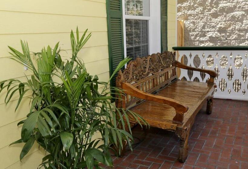 فندق Inn On The Avenue