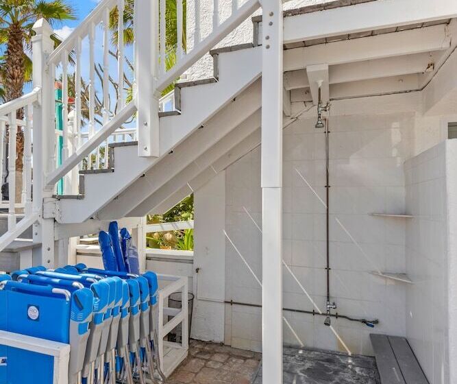 酒店 Inn On The Beach