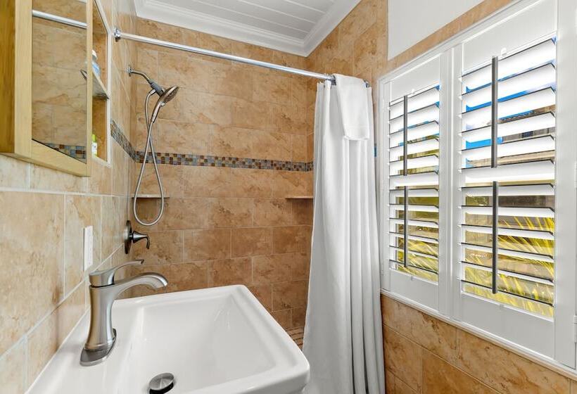 酒店 Inn On The Beach