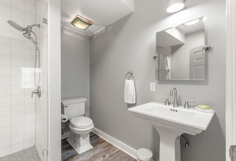 酒店 Inn On The Beach