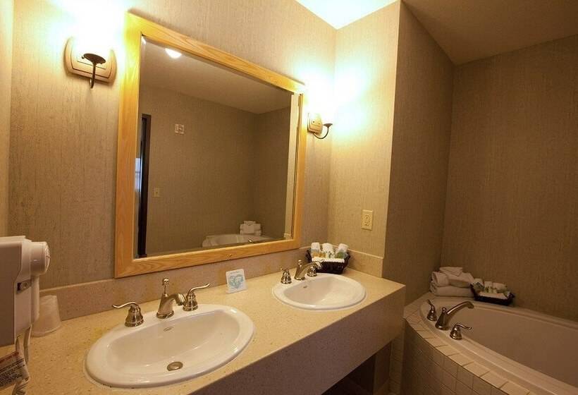 호텔 Kewadin St. Ignace