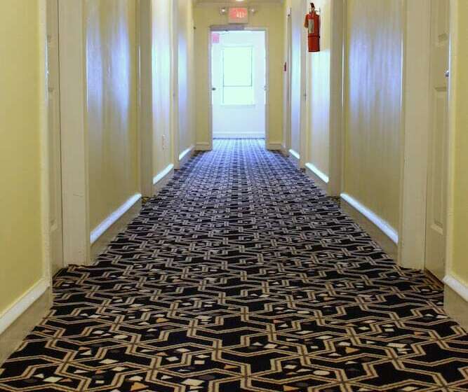 בית מלון כפרי Key West