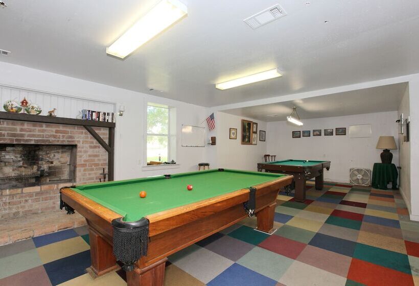 فندق Lake Conroe Rv & Camping Resort