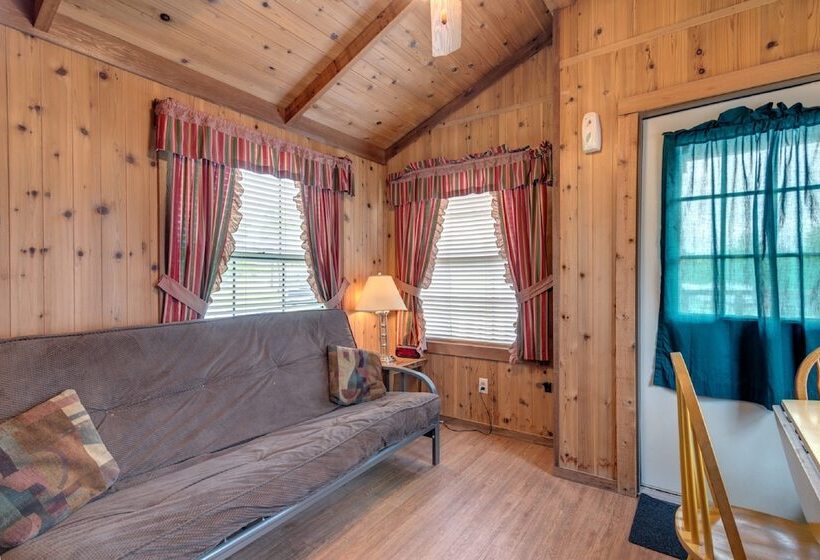 فندق Lake Conroe Rv & Camping Resort