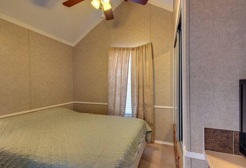 فندق Lake Conroe Rv & Camping Resort