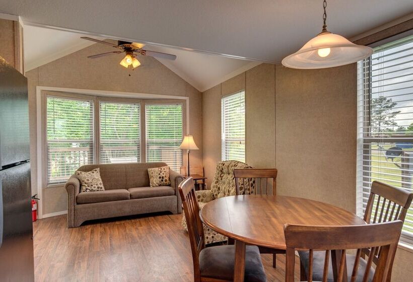 فندق Lake Conroe Rv & Camping Resort