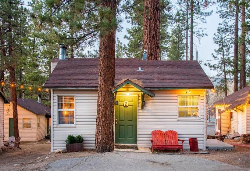 בית מלון כפרי Lakewood Cabins