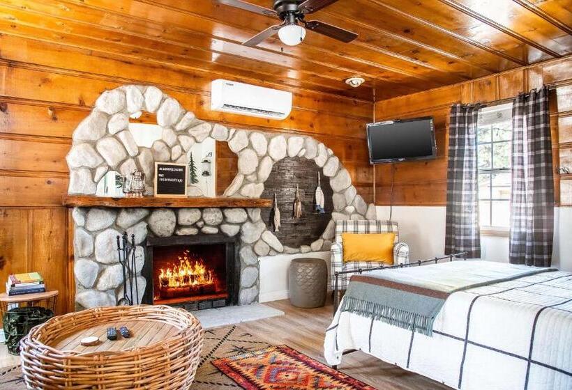 בית מלון כפרי Lakewood Cabins