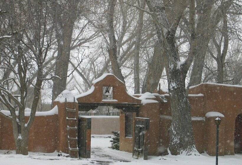 Отель Mabel Dodge Luhan House