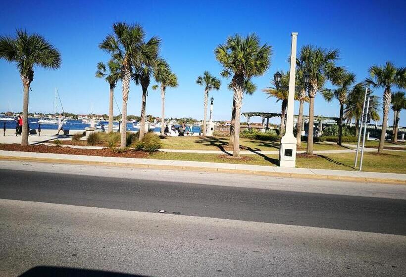 فندق Merida Inn And Suites