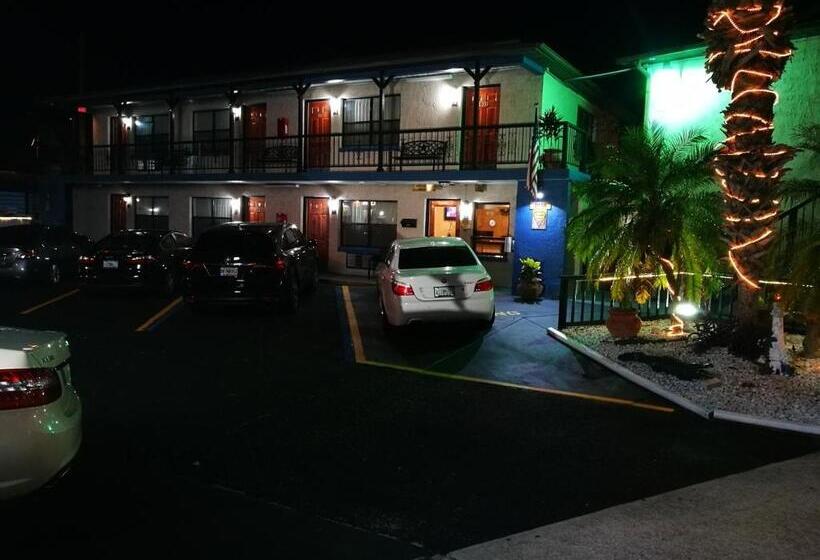 فندق Merida Inn And Suites