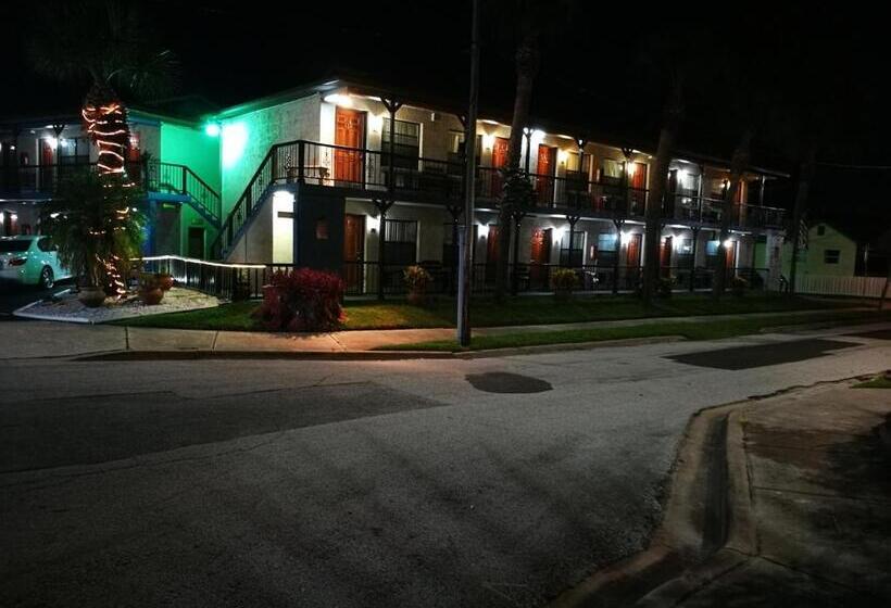 فندق Merida Inn And Suites