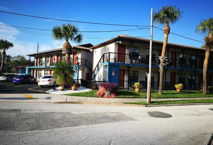 فندق Merida Inn And Suites