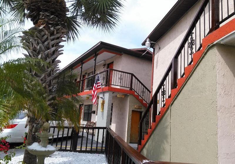 فندق Merida Inn And Suites