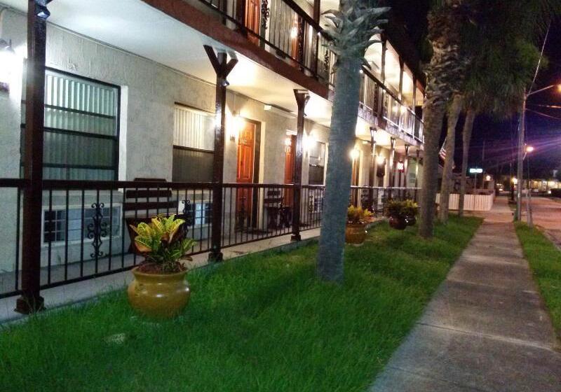 فندق Merida Inn And Suites