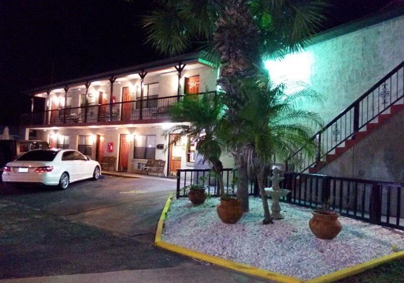 فندق Merida Inn And Suites