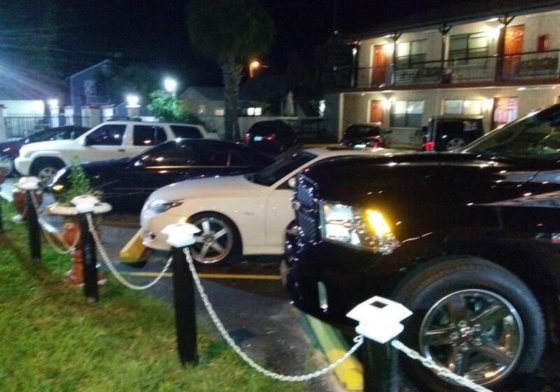 فندق Merida Inn And Suites