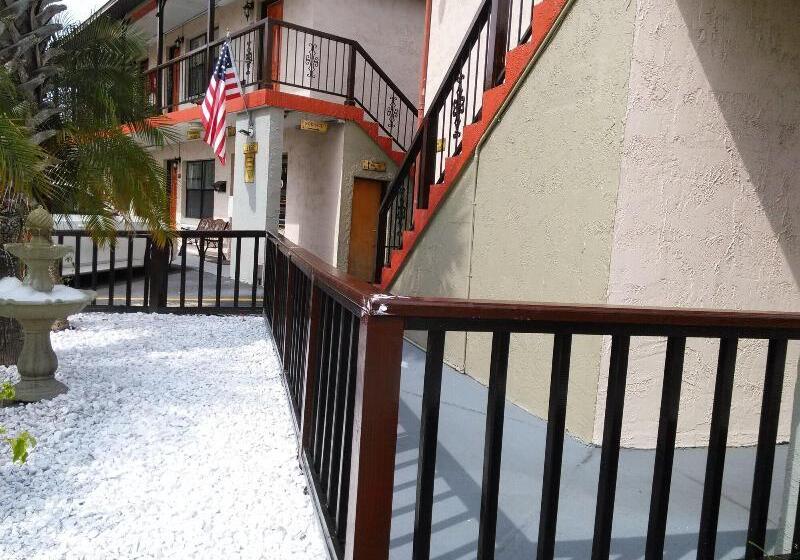 فندق Merida Inn And Suites