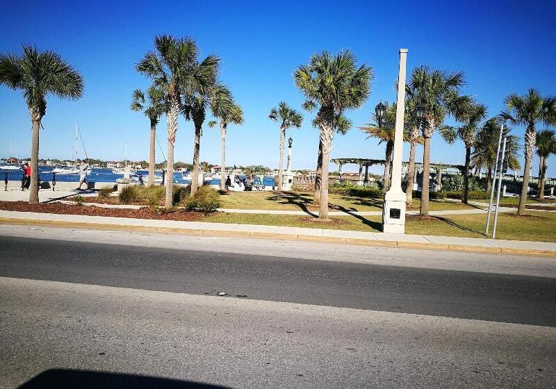 فندق Merida Inn And Suites