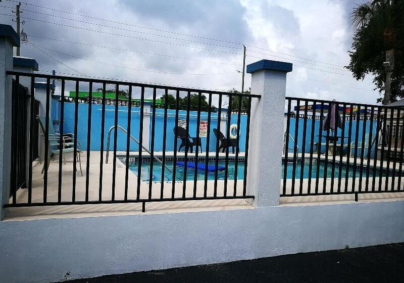 فندق Merida Inn And Suites