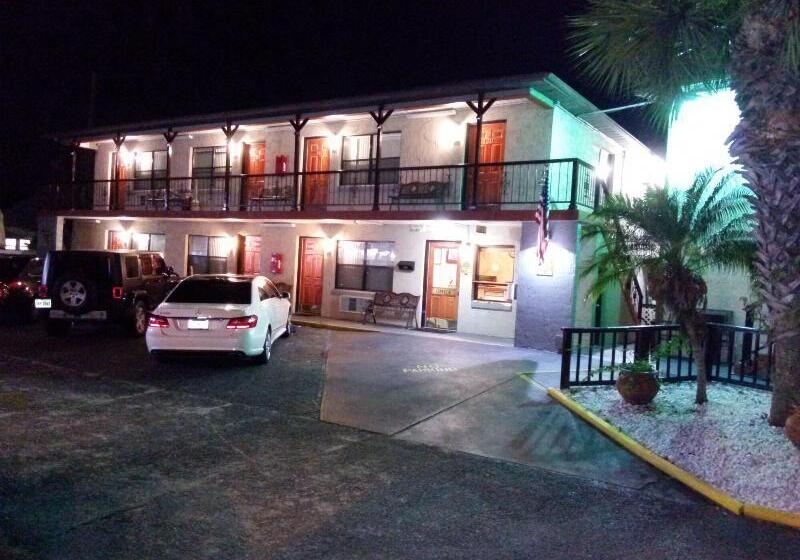 فندق Merida Inn And Suites