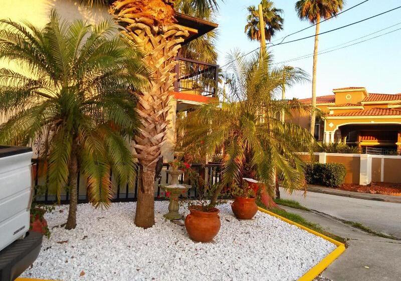 فندق Merida Inn And Suites