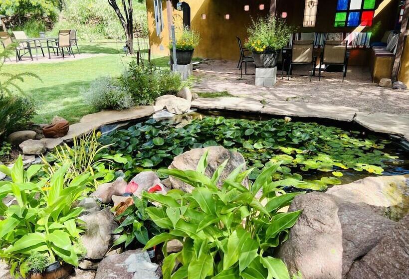 فندق Mile High Ranch